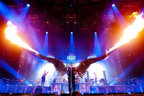 Rammstein ja heidän mieletön paloesitys Helsingissä: Tuli, rock ja hauskanpito!